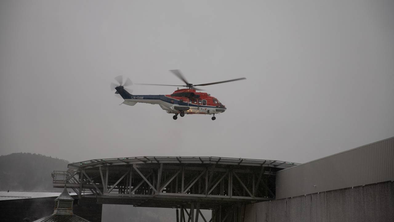 Helikopter lander på Haukeland