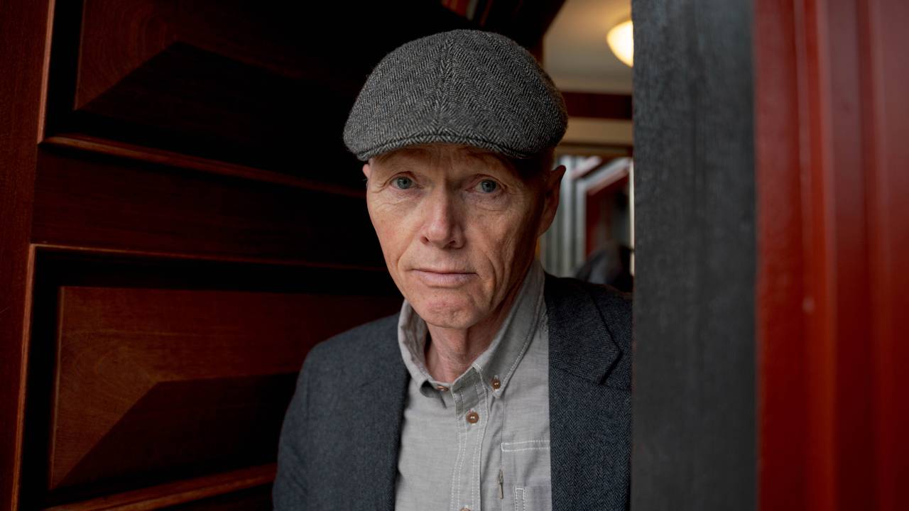 Robert Mood ved inngangsdør