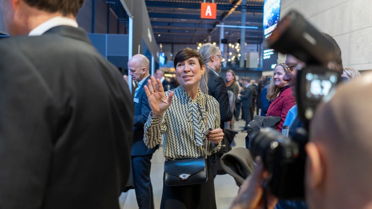 Lokale Høgre-toppar utfordrar leiinga: Vil stramme inn sjukelønnsordninga