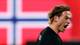 CAEAN COUTO / REUTERS,NTB Fotballspilleren Patrick Berg roper med et norsk flagg i bakgrunnen. (Bildebeskrivelsen er laget av en KI-tjeneste)