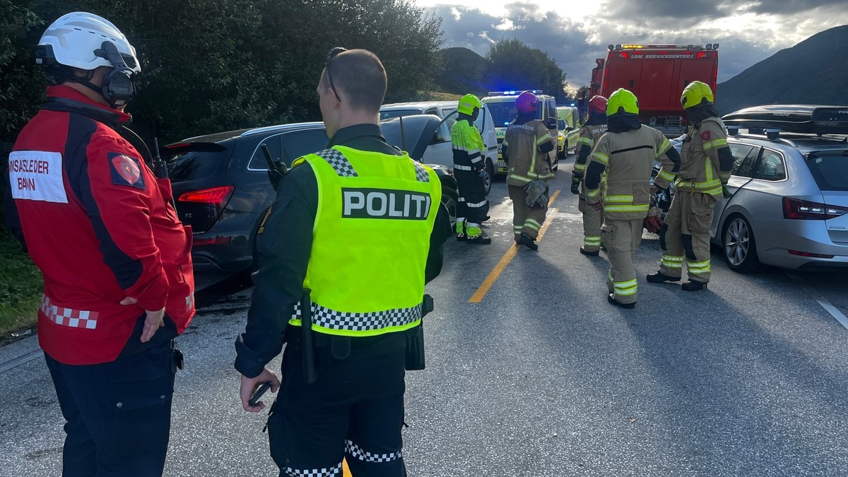 Én person flydd til sjukehus etter frontkollisjon på riksvei 15 i Vågå