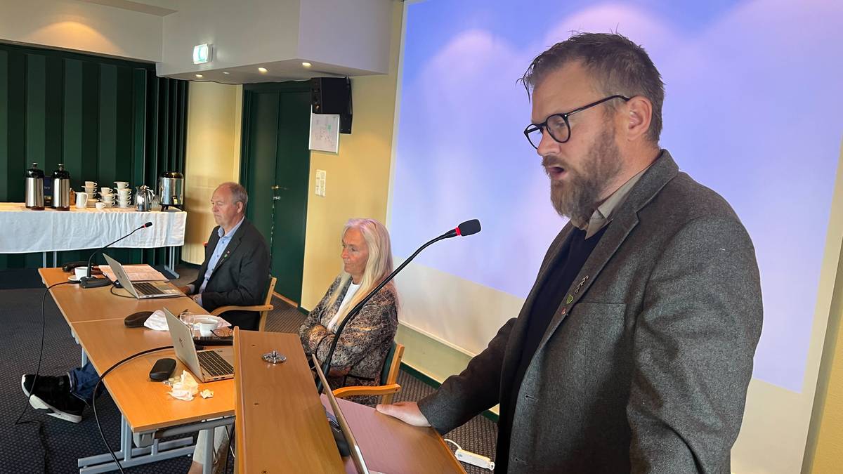 Reagerer på ambulanseflytting i sommer