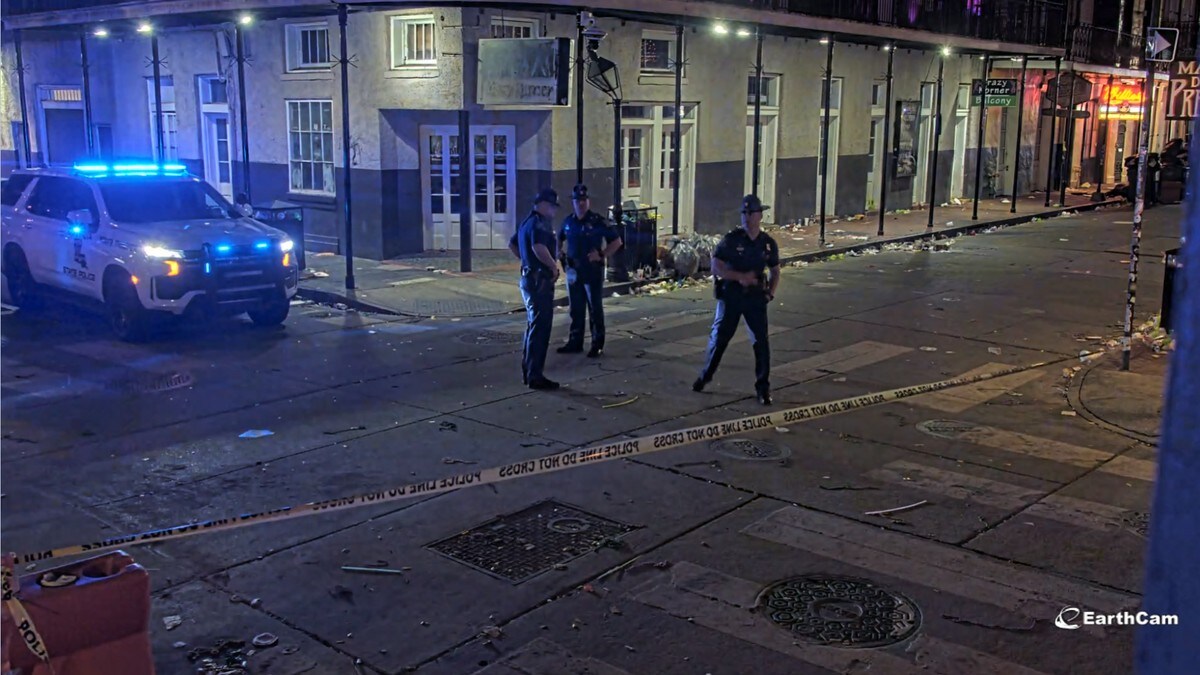 Fleire drepne etter at ein bil køyrde inn i folkemengde i New Orleans