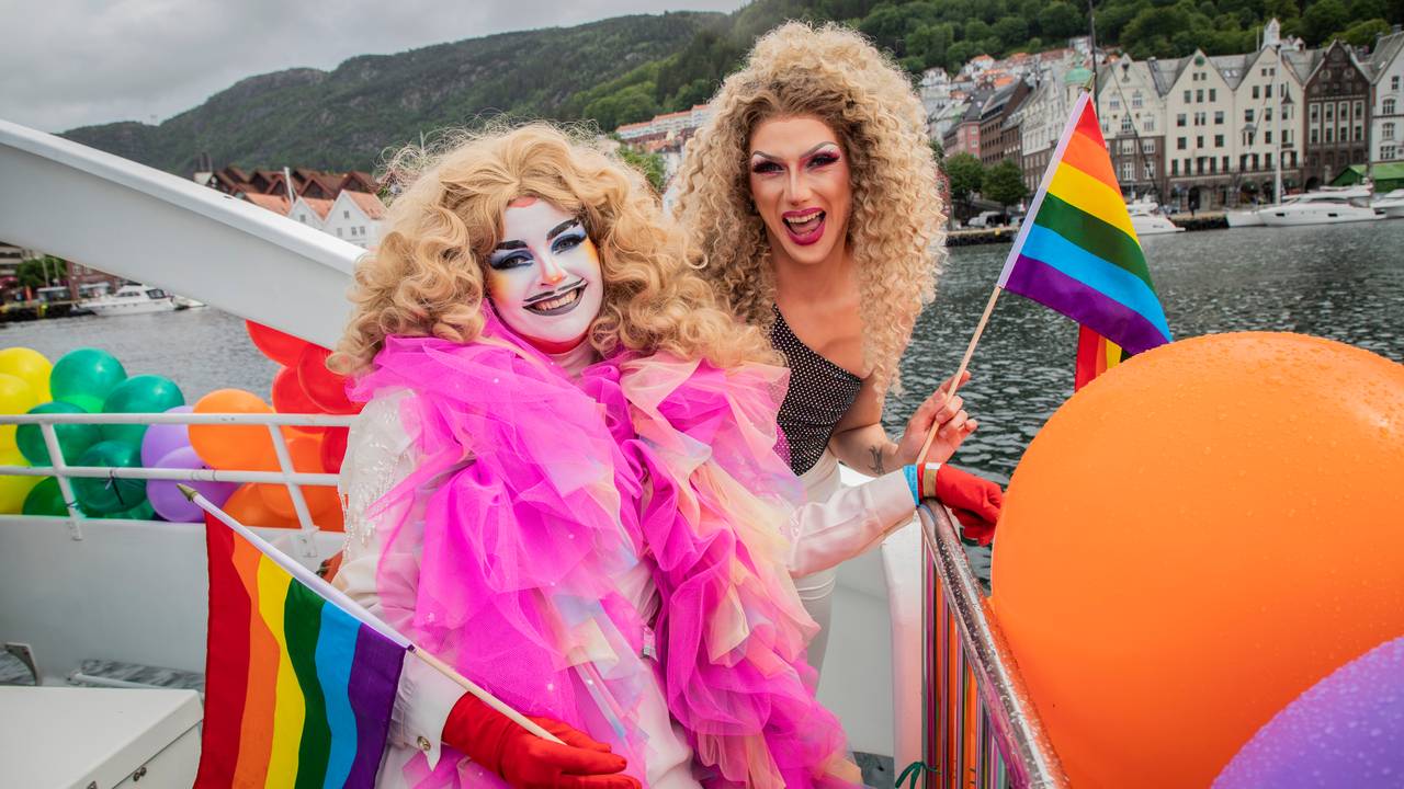 Marple Thorpe (til venstre) under Pride-markeringen i Bergen