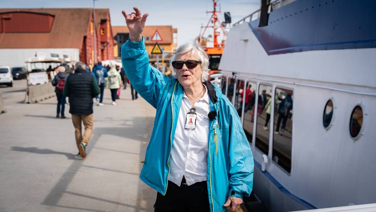 Guidar turistar på fire språk