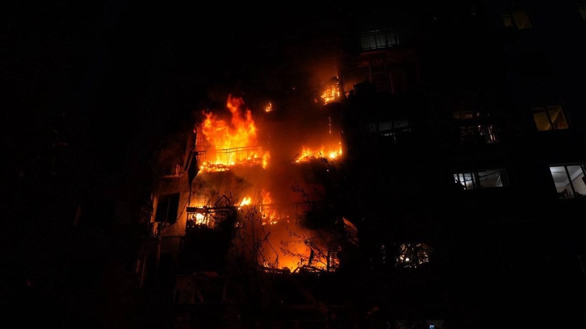 Kyiv rammes av massive angrep: Polske fly på vingene
