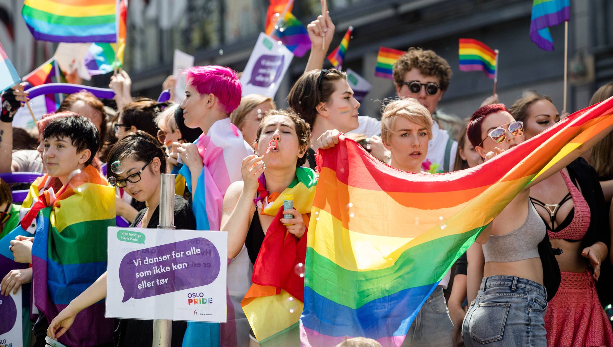 Lokal pride. Осло Pride. Норвегия ЛГБТ. Дети ЛГБТ В Европе. ЛГБТ Прайд дети.