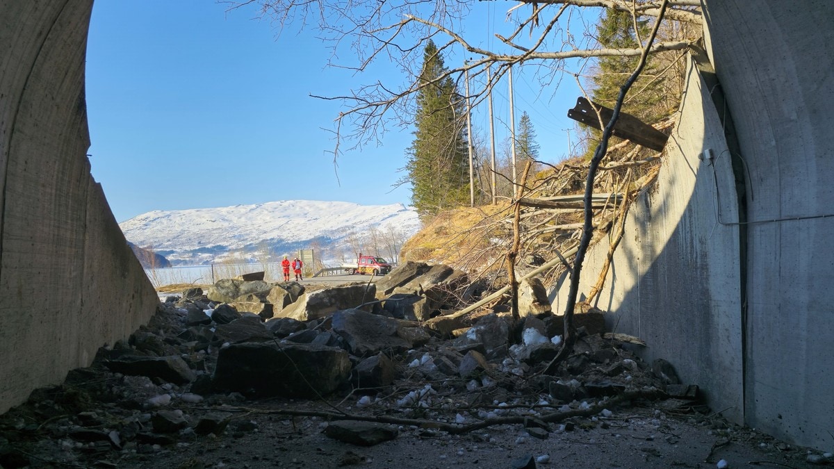 Bygd isolert etter steinskred – Over 20 barn kommer seg ikke hjem fra skolen i dag