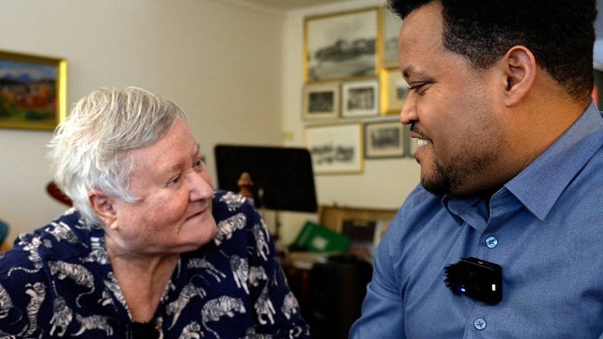 Pensjonist Tone synes BankID er noe h** – får hjelp av studenter