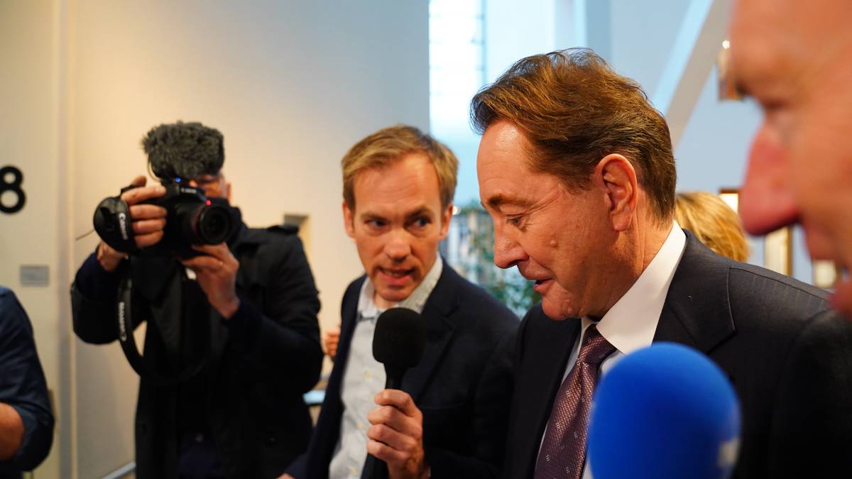 Røkke i Oslo tingrett: – Eg må halde meg litt i skinnet