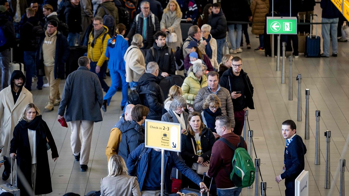Vintervêr skapar utfordringar for tog og fly i Amsterdam