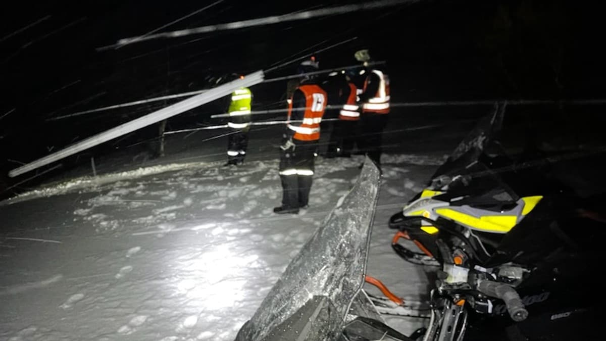 Dramatisk redningsaksjon i natt: – Det var snø, vind og en meter sikt på fjellet