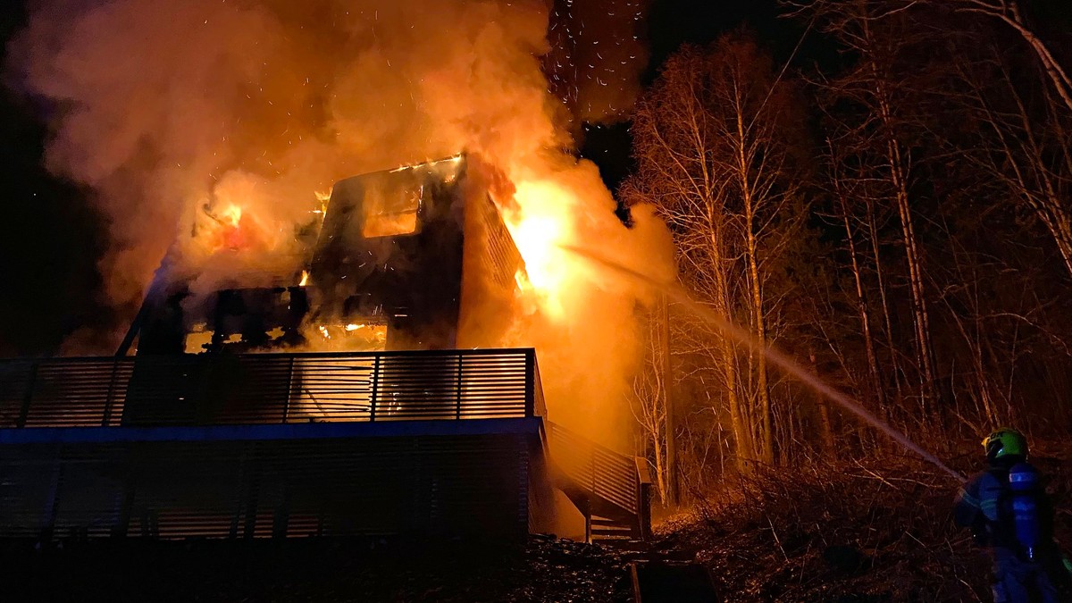 Brann i bygning i Holmestrand