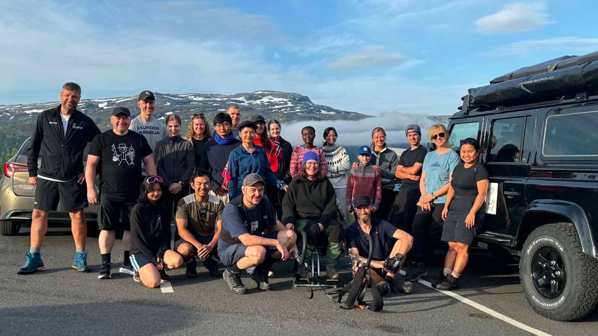 Annett Garvik kom seg til Trolltunga ved hjelp av ein spesiell rullestol med eitt hjul. 