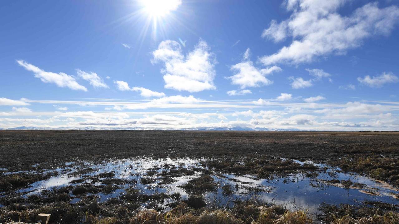 Tinende permafrost i Alaska, april 2019.