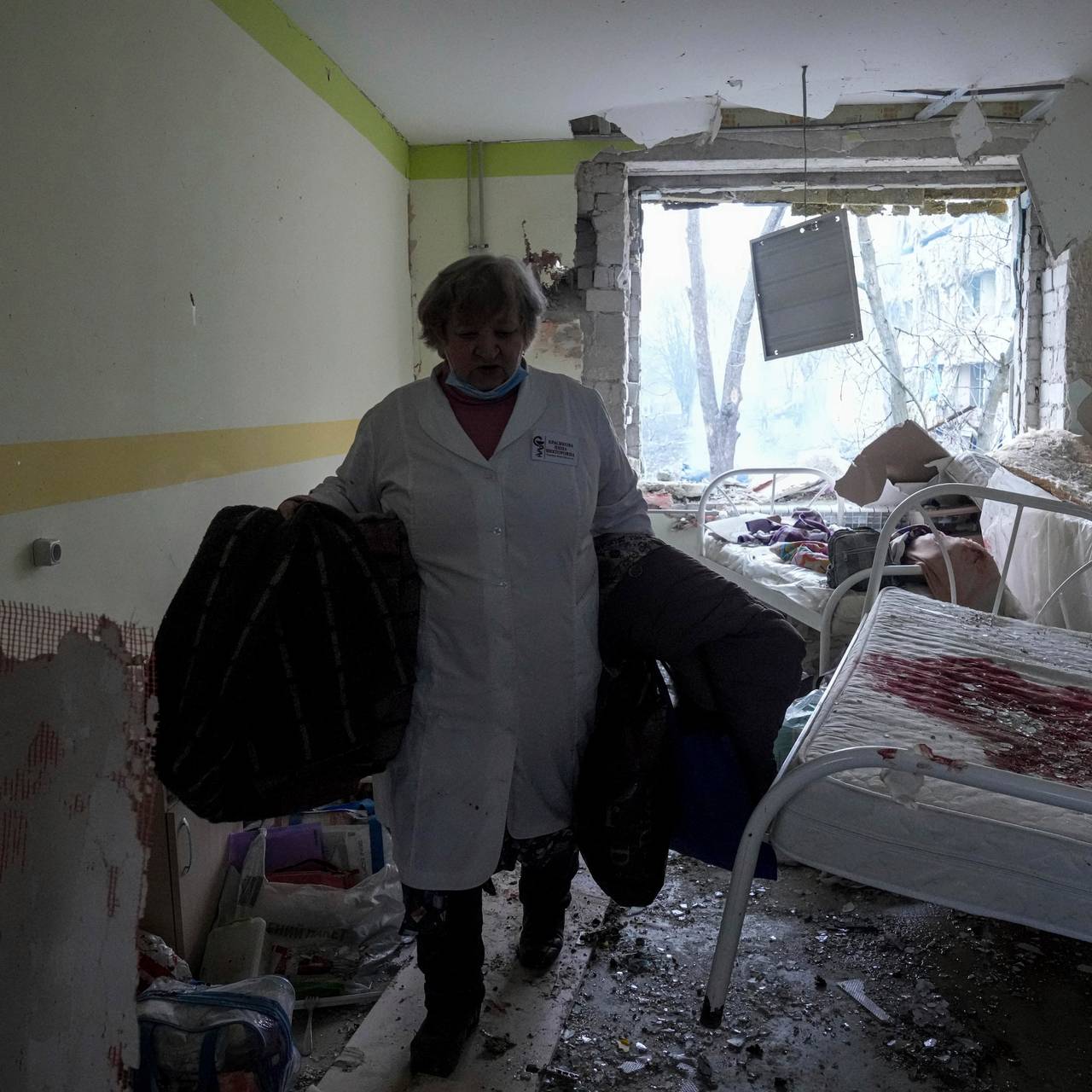 Ospedale di Mariupol dopo l'attentato.