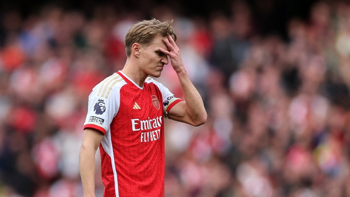 Ødegaard så Arsenal tape fra benken - ga fra seg ligaledelsen