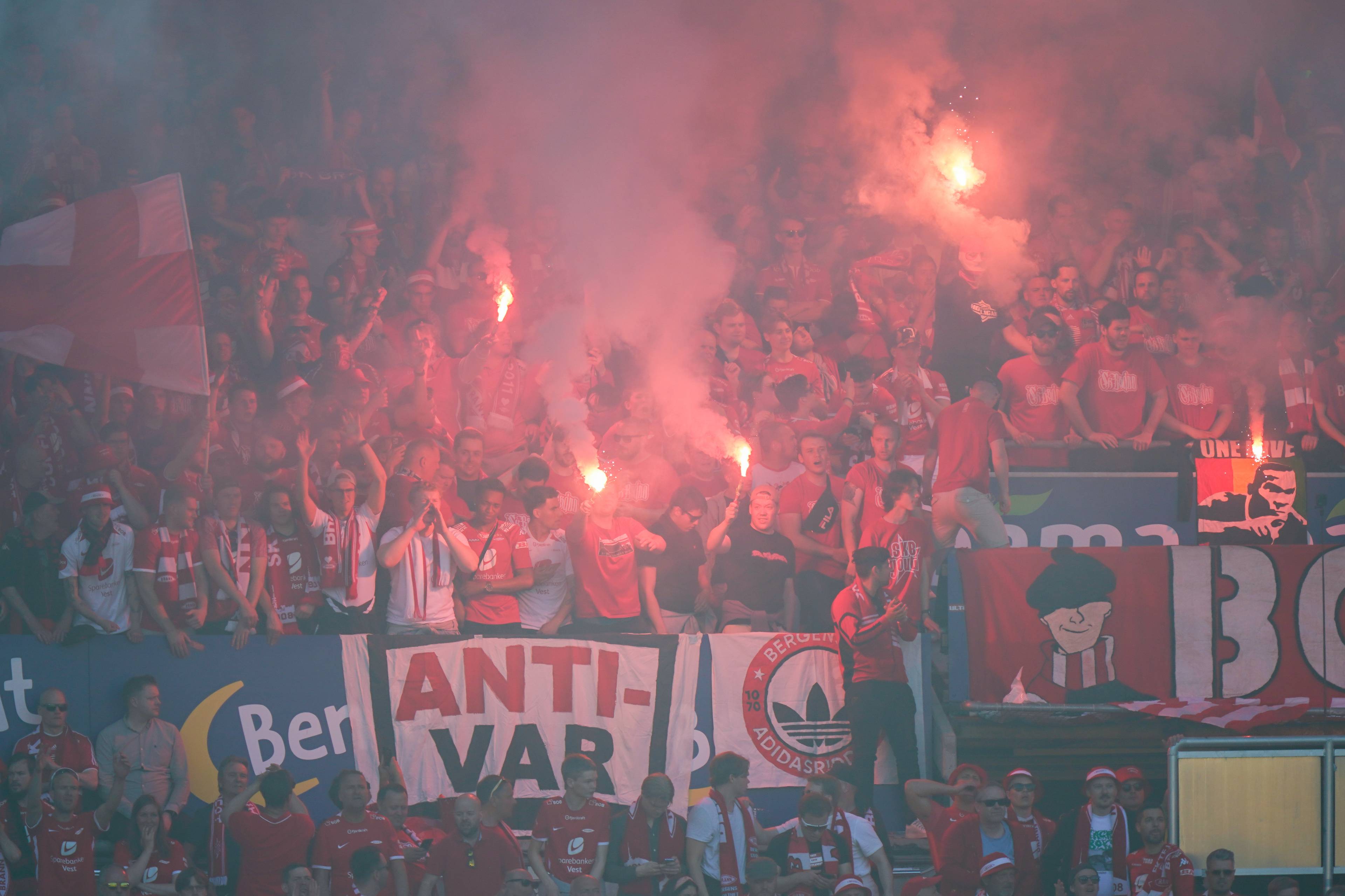 Bluss under Brann-kamp