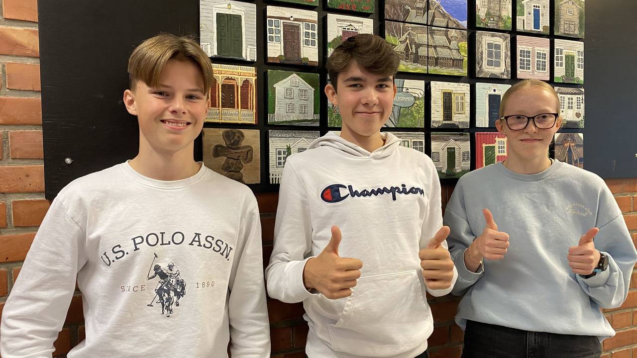 Farnes skule.
Fv: Jaran Aspevik, Simen Hestetun, Thea Nes