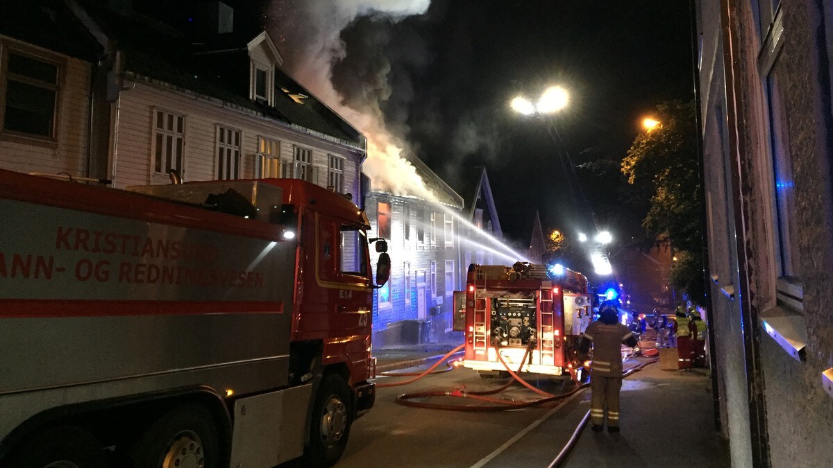 Brann i rekkehus i Kristiansund - nabohusa blei evakuerte