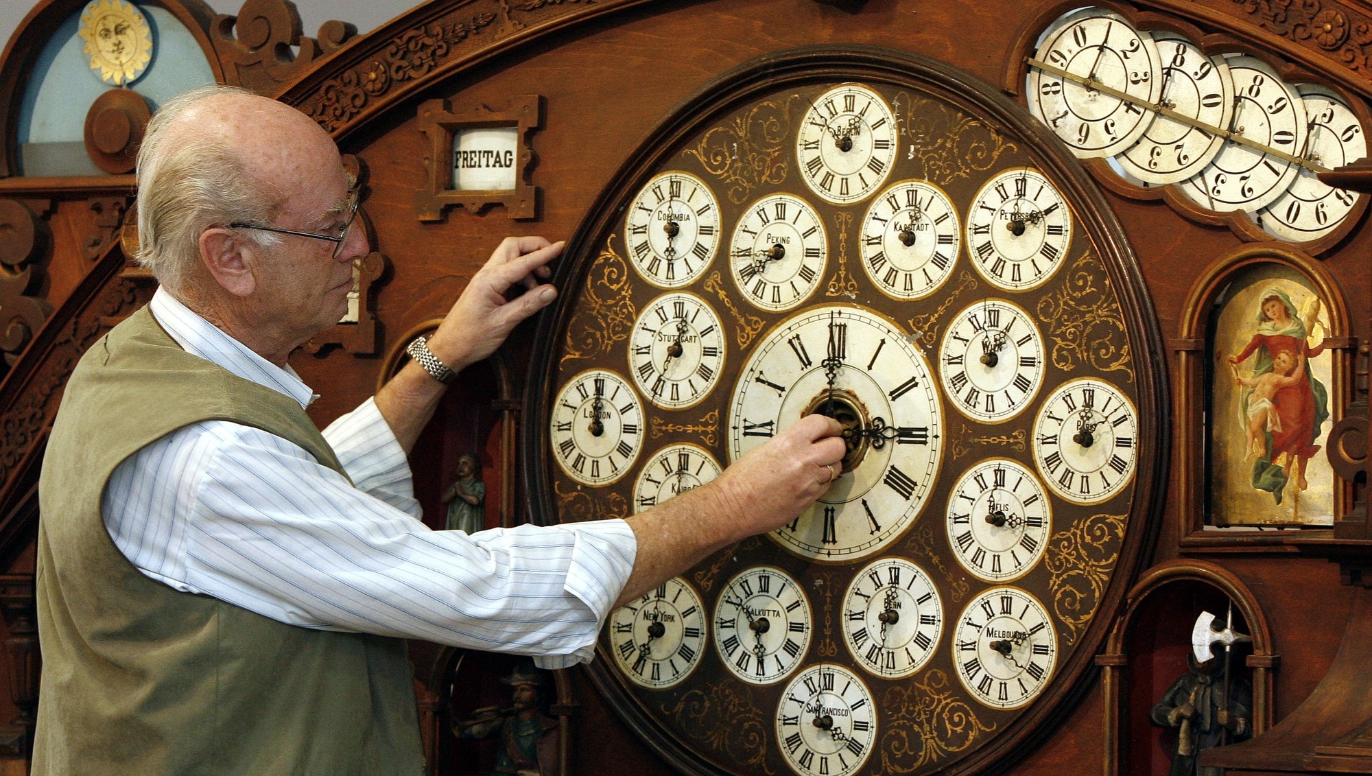 Фото исчезающих часов. Оптимальное использование времени в работе. Рисунок как менялись часы с древних времен. Когда меняются часы в Израиле. Это будет продолжаться часы
