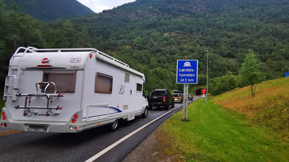 Man died in traffic jam in Lærdalstunnelen – NRK Vestland