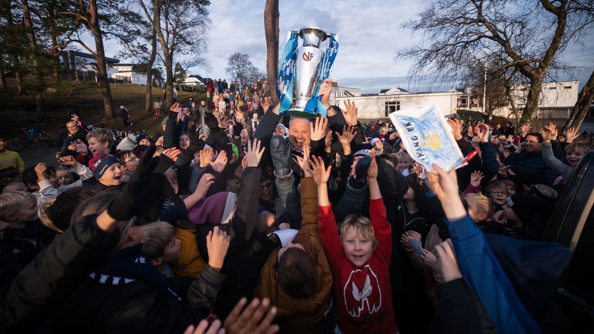 Viking tar pokalen til tusenvis av fans: – Det var magisk