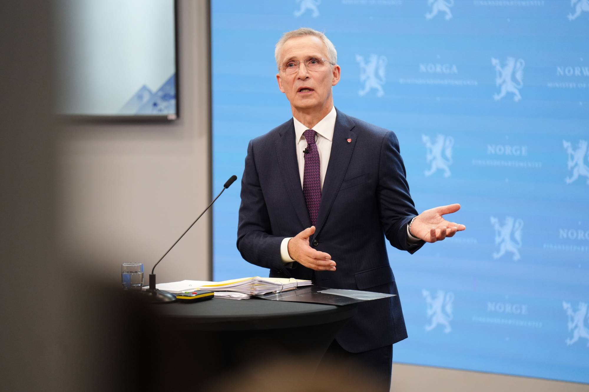 Finansminister Jens Stoltenberg (Ap) la frem årets reviderte statsbudsjett