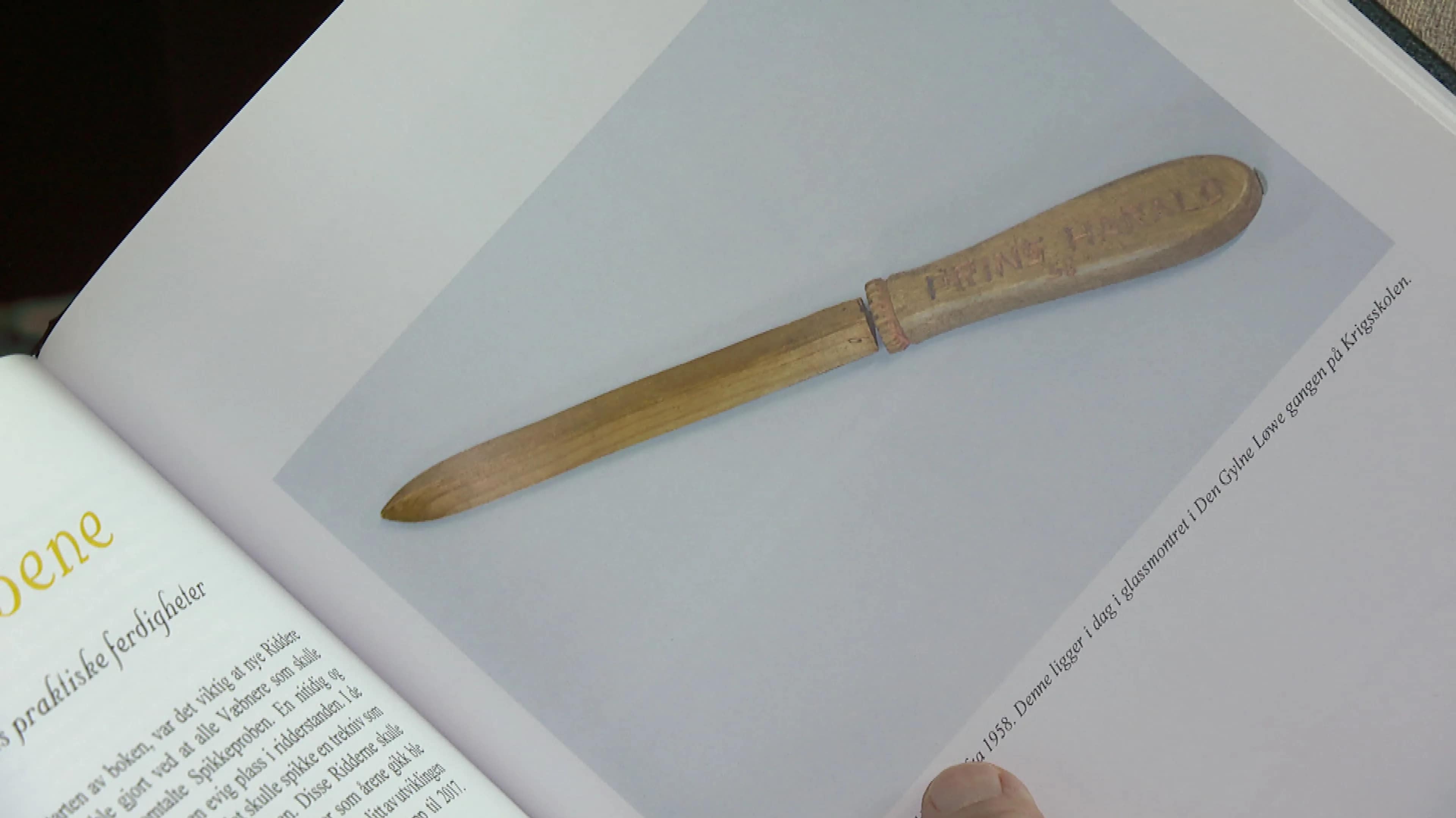 Bilde av en bok med bilde av en kniv