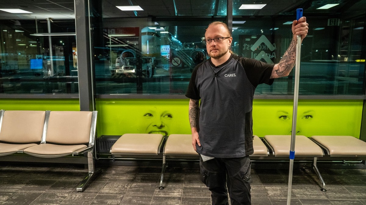 Skolepengene gikk rett i sluket etter konkurs - Chris må vaske om natta for å bli pilot