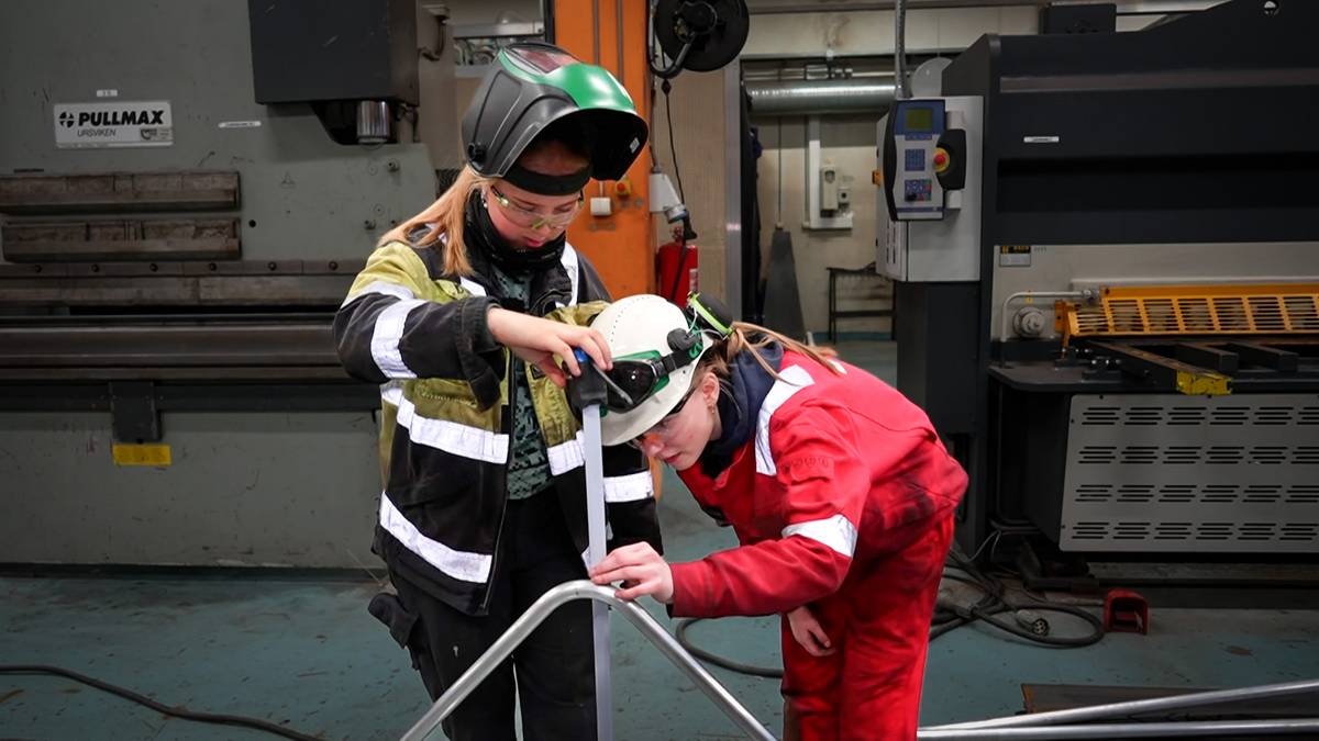 Klar beskjed fra verksted-jentene: – For all del, ikke søk studiespesialisering!