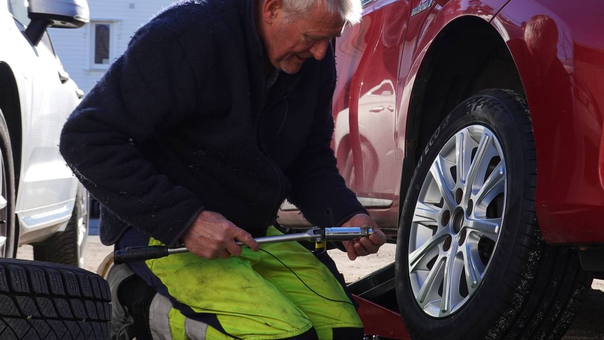 Færre skifter dekkene selv: – Da er man nesten litt lat