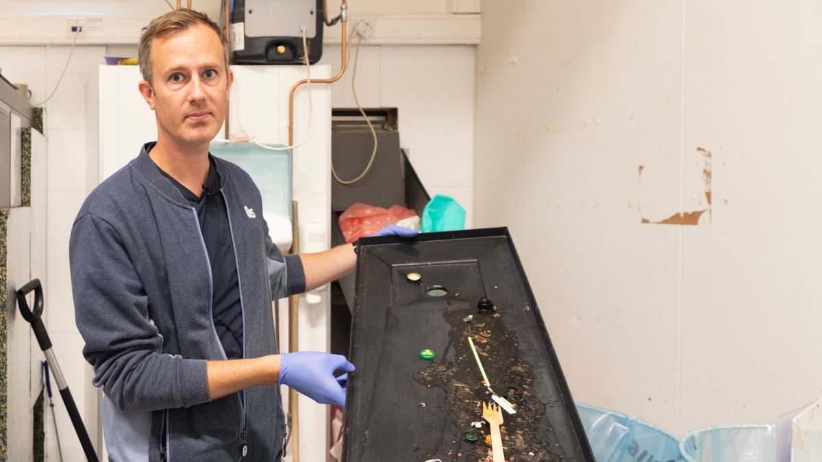 Pantemaskiner fylles med skrot: Julelys, hammere og lamper