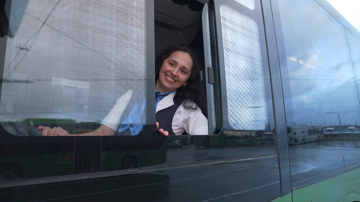Angelica (36) flyttet til Norge – for å kjøre buss