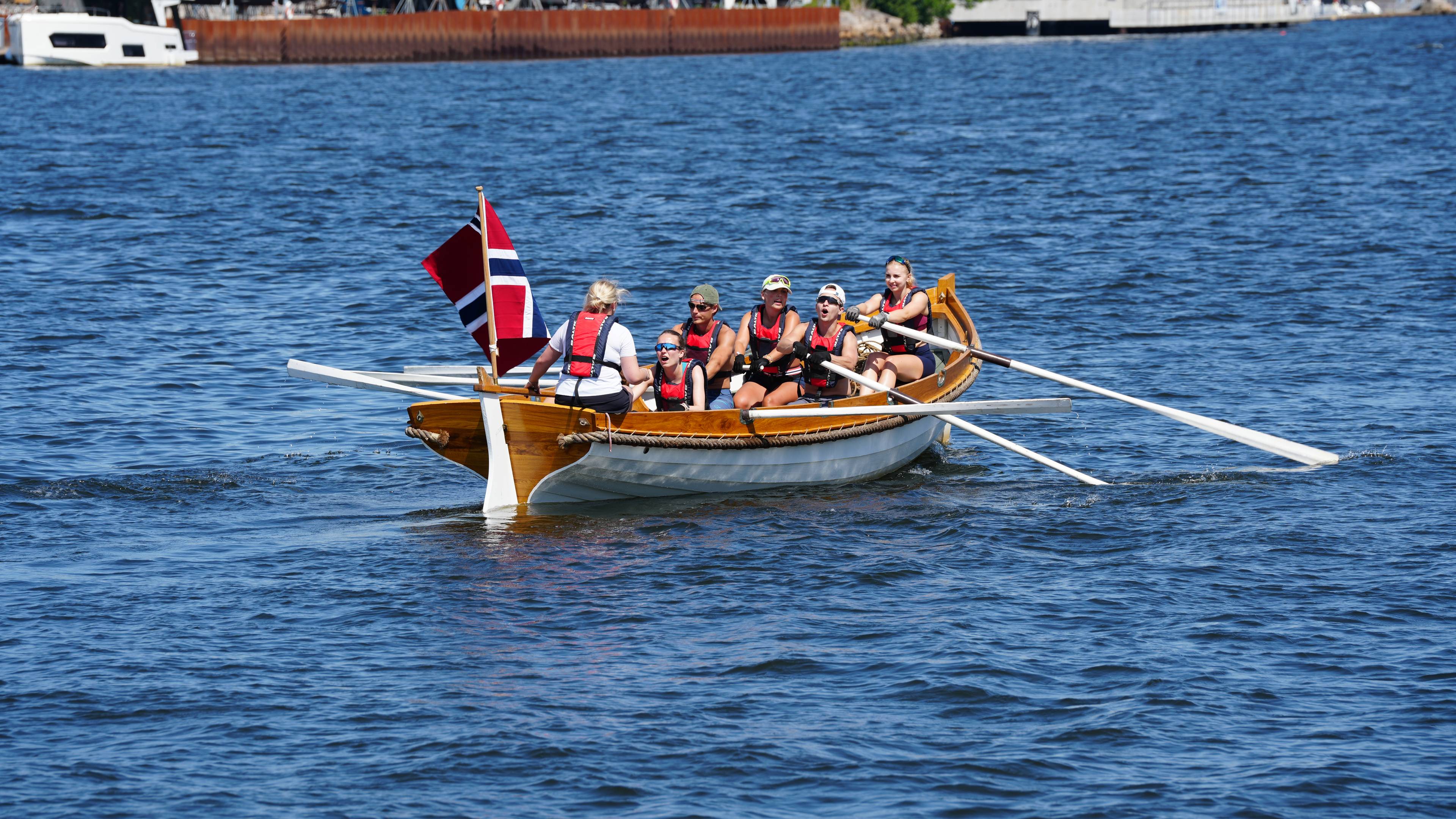 Harde tak inn mot byen igjen