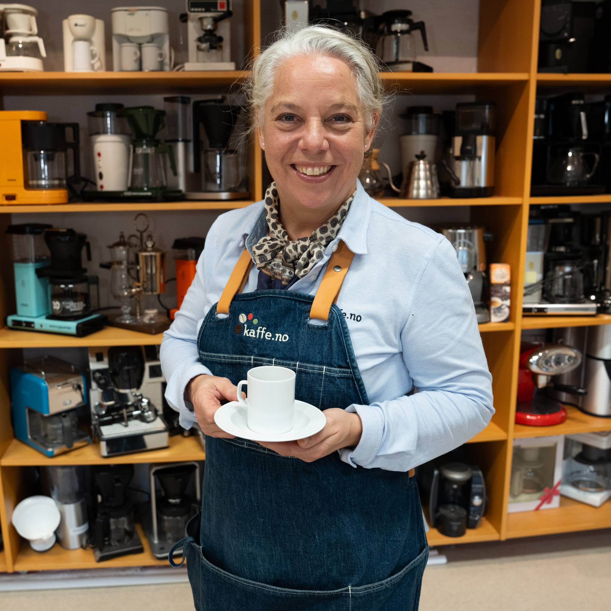 en person som holder en kopp
Marit Lynes, daglig leder, Norsk Kaffeinformasjon. Kaffeforbruk 