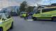 Foto: Heidi Karin Gilje Skog ein legevaktbil, ein ambulanse og ein politibil står parkert. mellom dei kan ein sjå ein ambulansearbeidar og to gulkledde personar. Bak i biletet kan ein skimta ei politidame som går med ein hund i band.