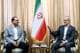 Iran's Presidential website/WANA / Wana News Agency,NTB Two men sit in ornate chairs next to an Iranian flag. The man on the left wears a light grey suit jacket and a white shirt. The man on the right wears a dark suit jacket and a light blue shirt. A small table with two glasses of water and tissues sits between them. The men appear to be engaged in conversation. (Bildebeskrivelsen er laget av en KI-tjeneste)