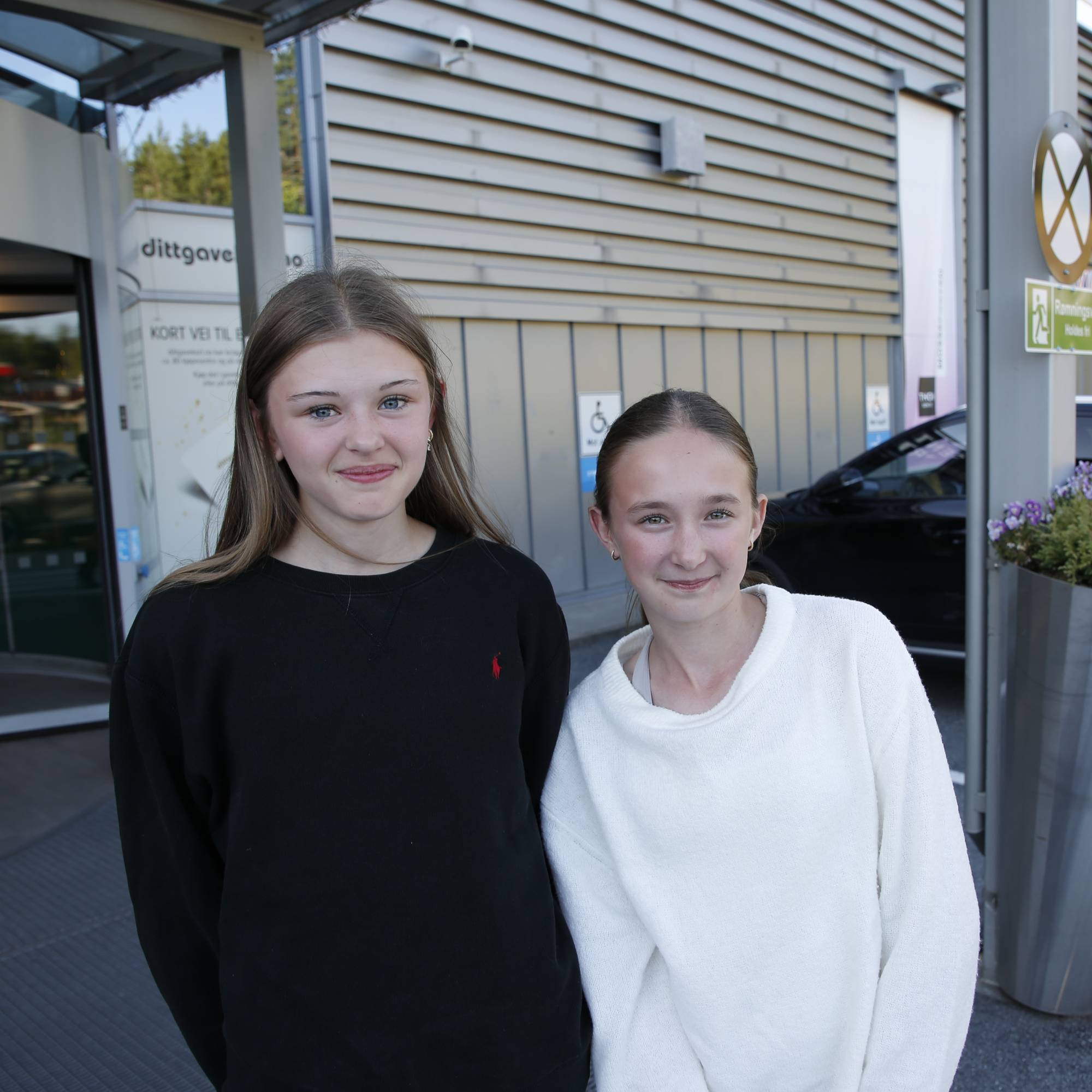 Person utenfor kjøpesenter