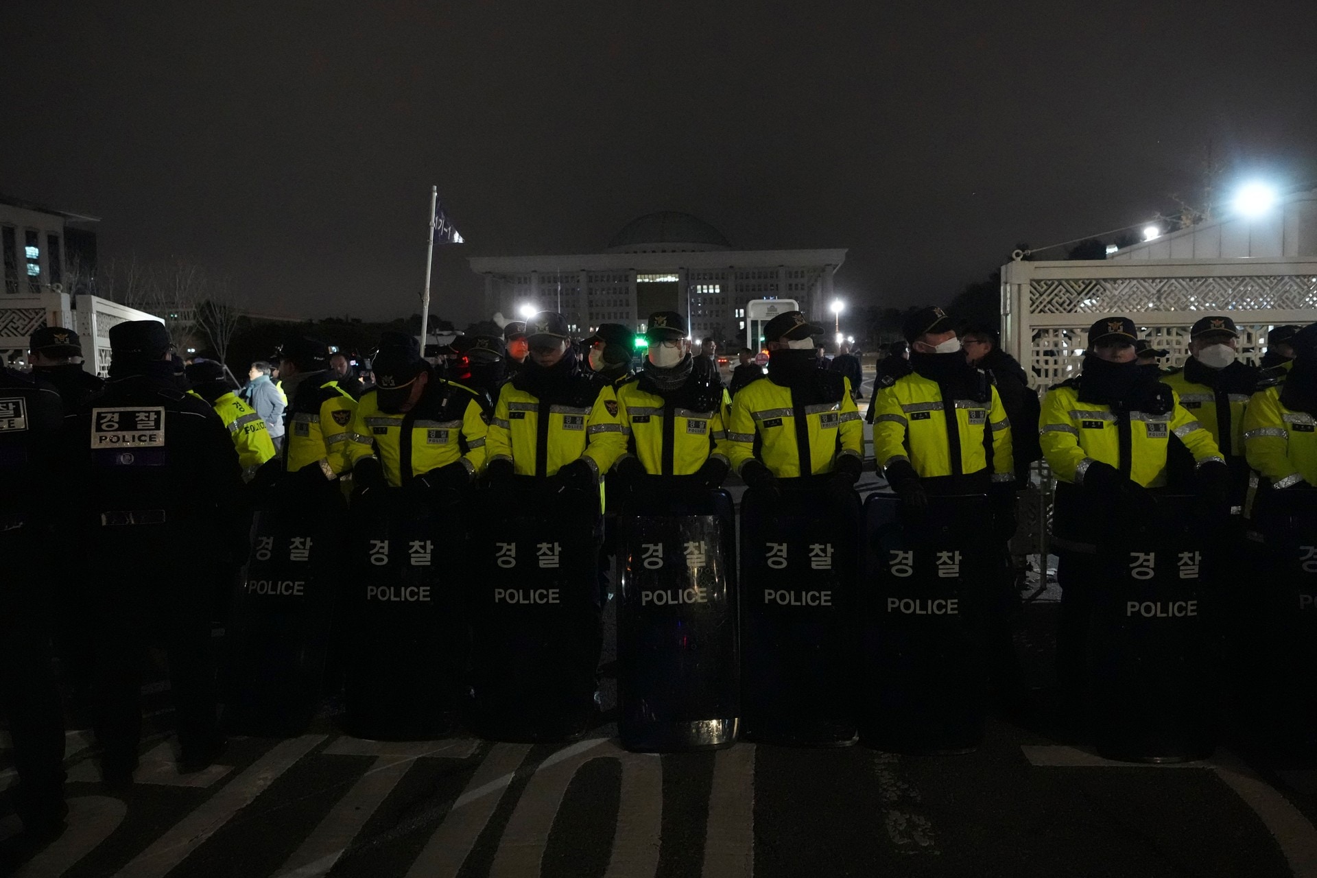 Parlamentet opphevet presidentens unntaks­tilstand i Sør-Korea