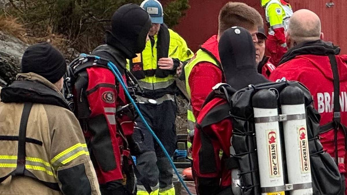 Person hentet opp av sjøen i Grimstad