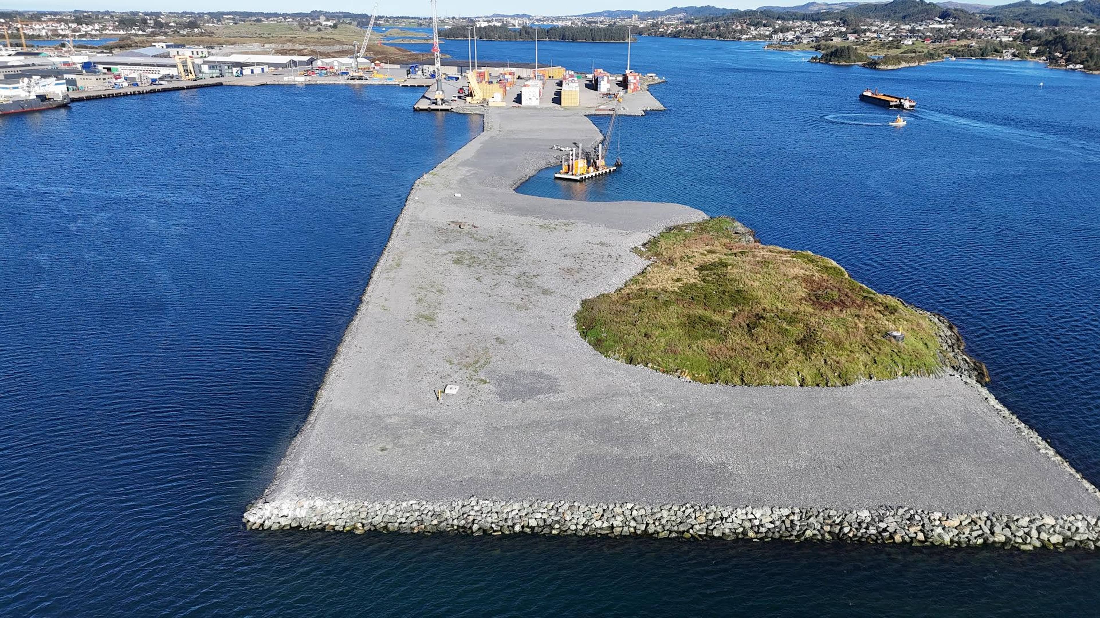 I Karmsund hamn på Karmøy skal steinmassane brukast til å bygge ei ny hamn med eit areal på 100.000 kvadratmeter.