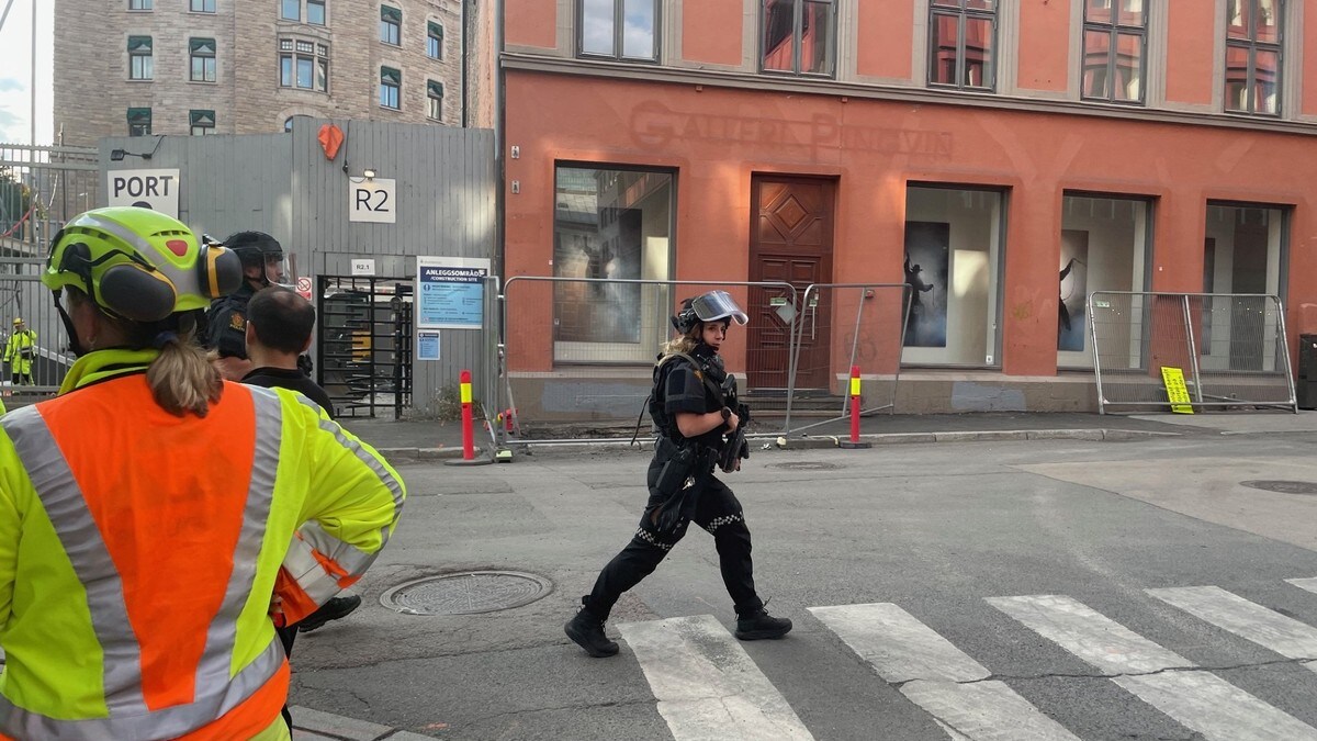 Pekte med våpen mot tilfeldig forbipasserende i Oslo sentrum