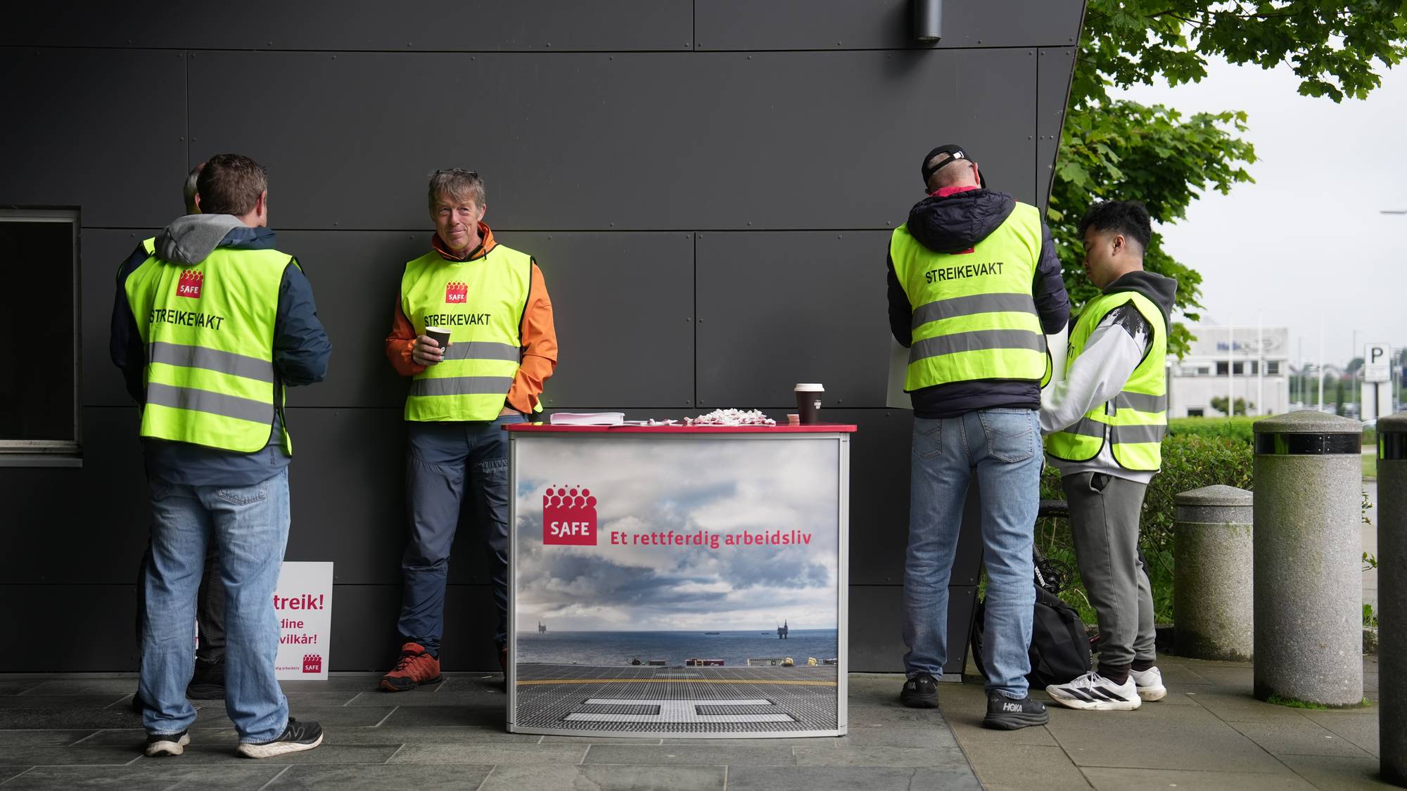 Streikemarkering brønnservice Heliporten på Sola