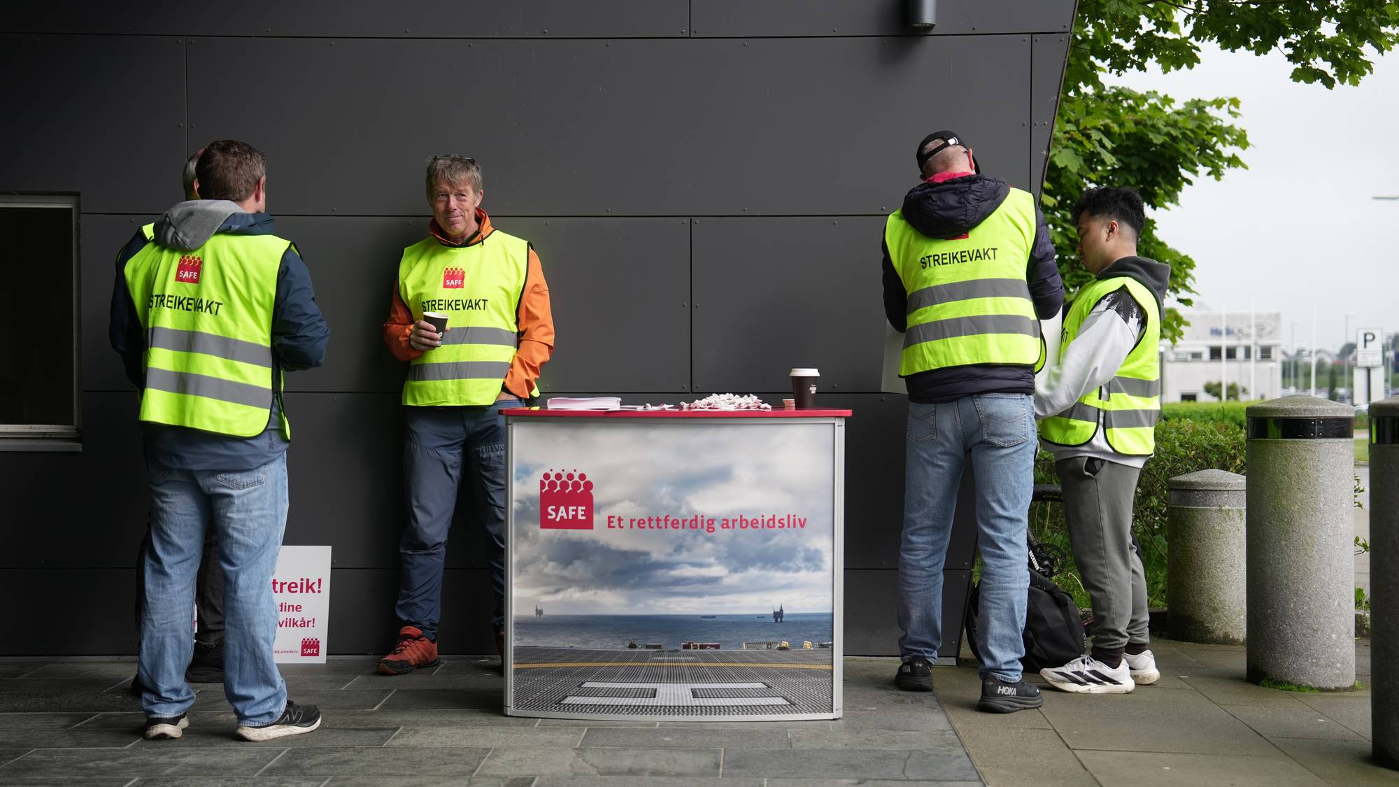 Streikemarkering brønnservice Heliporten på Sola