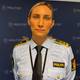 Tom Ole Buaas / NRK En kvinne som har på politiuniform.