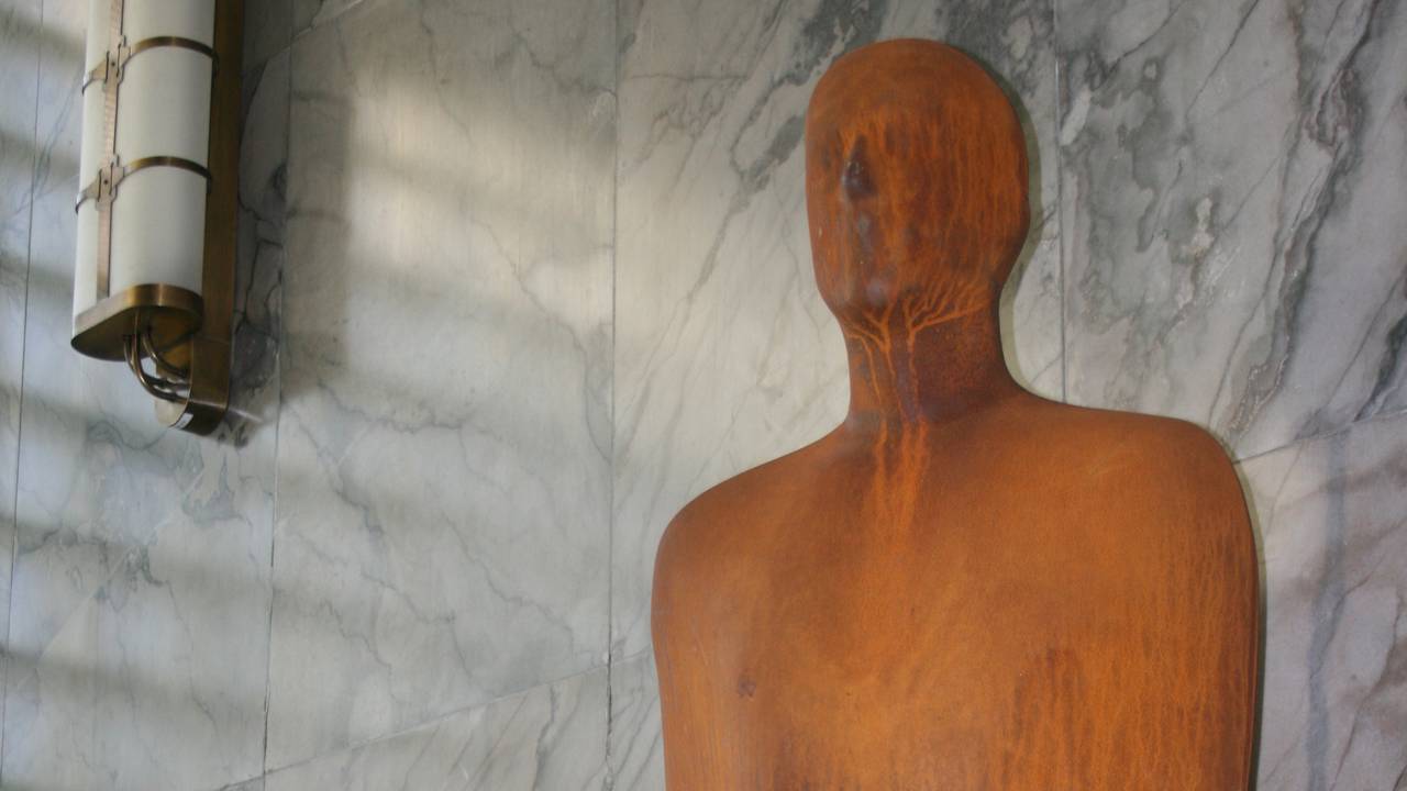 Stavanger tinghus, Gormley-mann i oppgang