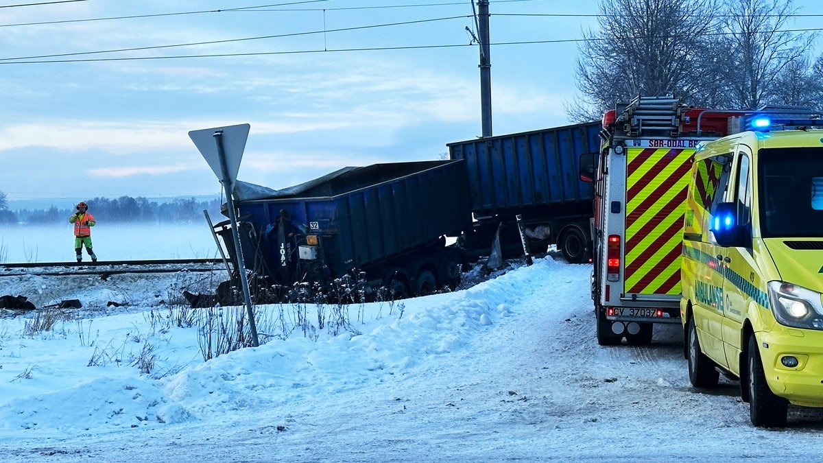 Trailer påkjørt av tog