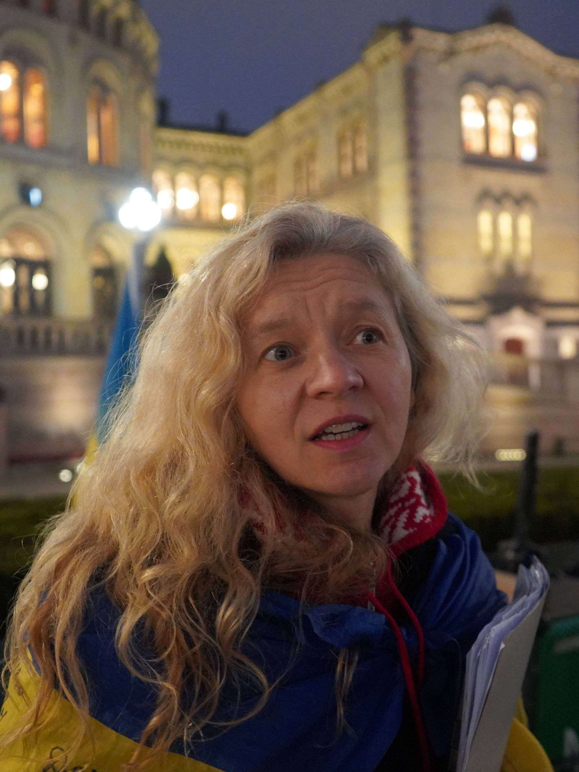 Natalia Ravn-Christensen, nestleder i Den ukrainske forening i Norge, på markering foran Stortinget