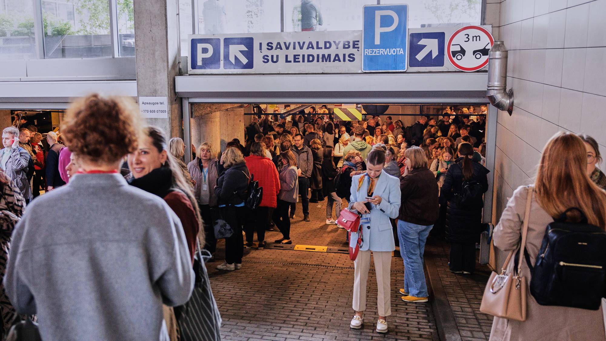 Litauere søkte tilflukt i parkeringshus i i Vilnius.